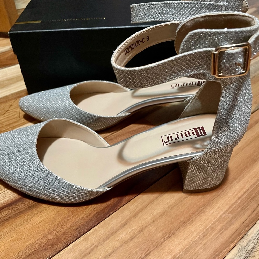 IDIfu Dresss Shoes Size 9 worn once like new 👠